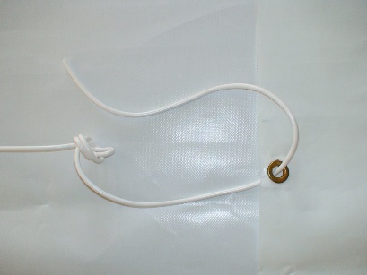 Thread the other eyelets: across, through from front to back, up then through
from back to front and so on. At the last eyelet, tie a loop about 600 mm
from the end of the line to help with tensioning.